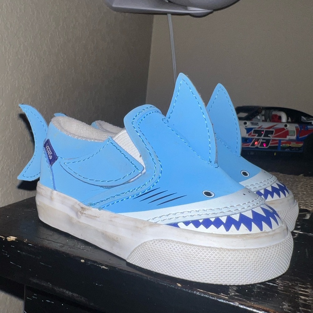 CHILD VANS